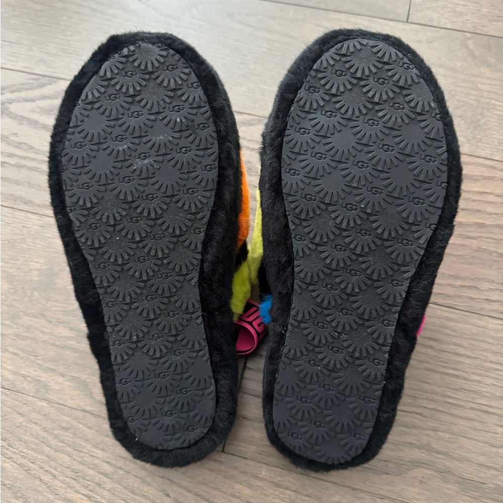 Like new UGG Fluff Yeah slippers - black and neon size 4 - Picture 4 of 4